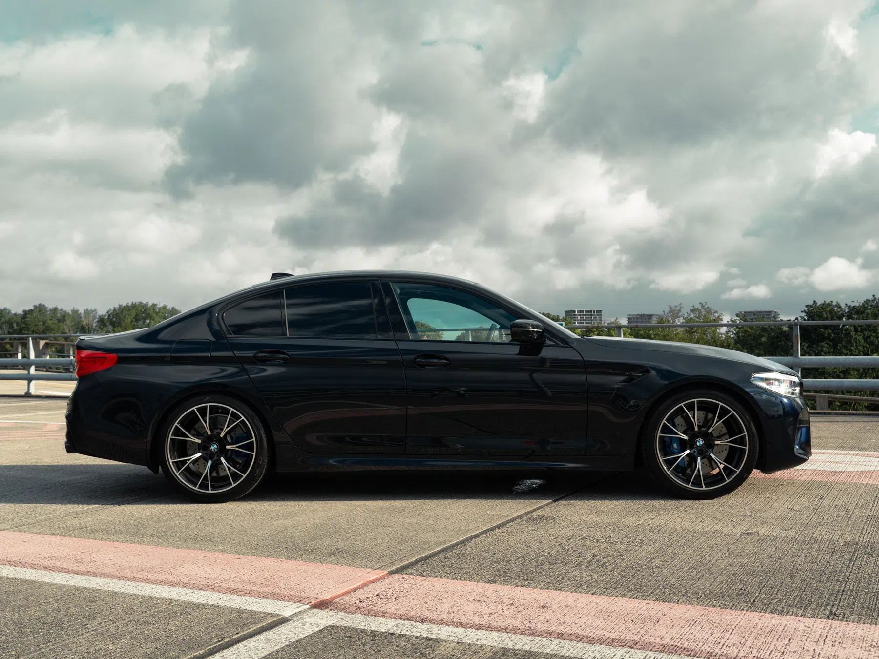 BMW M5 F90 zwart